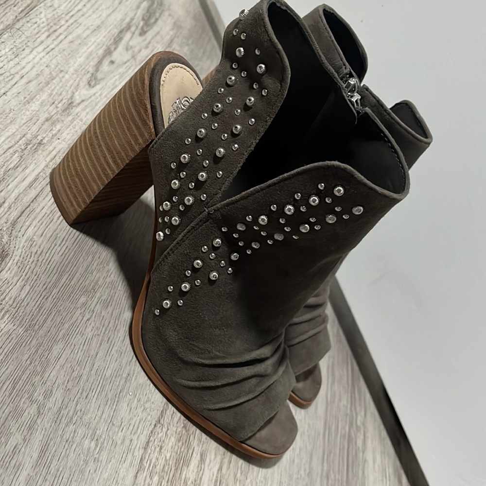 Vince camuto size 6 1/2